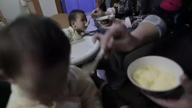 七口之家的蜗居生活