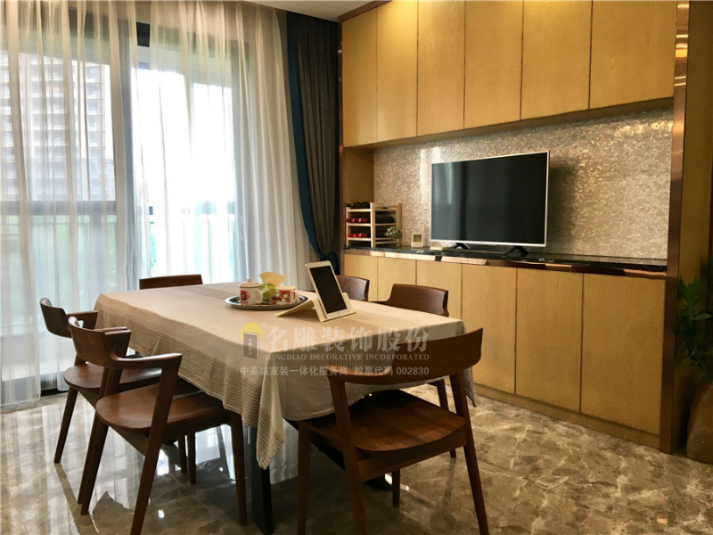 现代装修样板间：柳州装修助手装饰股份餐厅装修作品