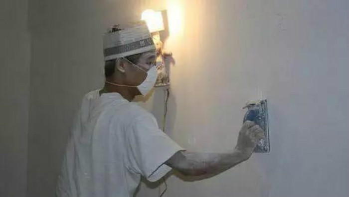 装修公司刮腻子图